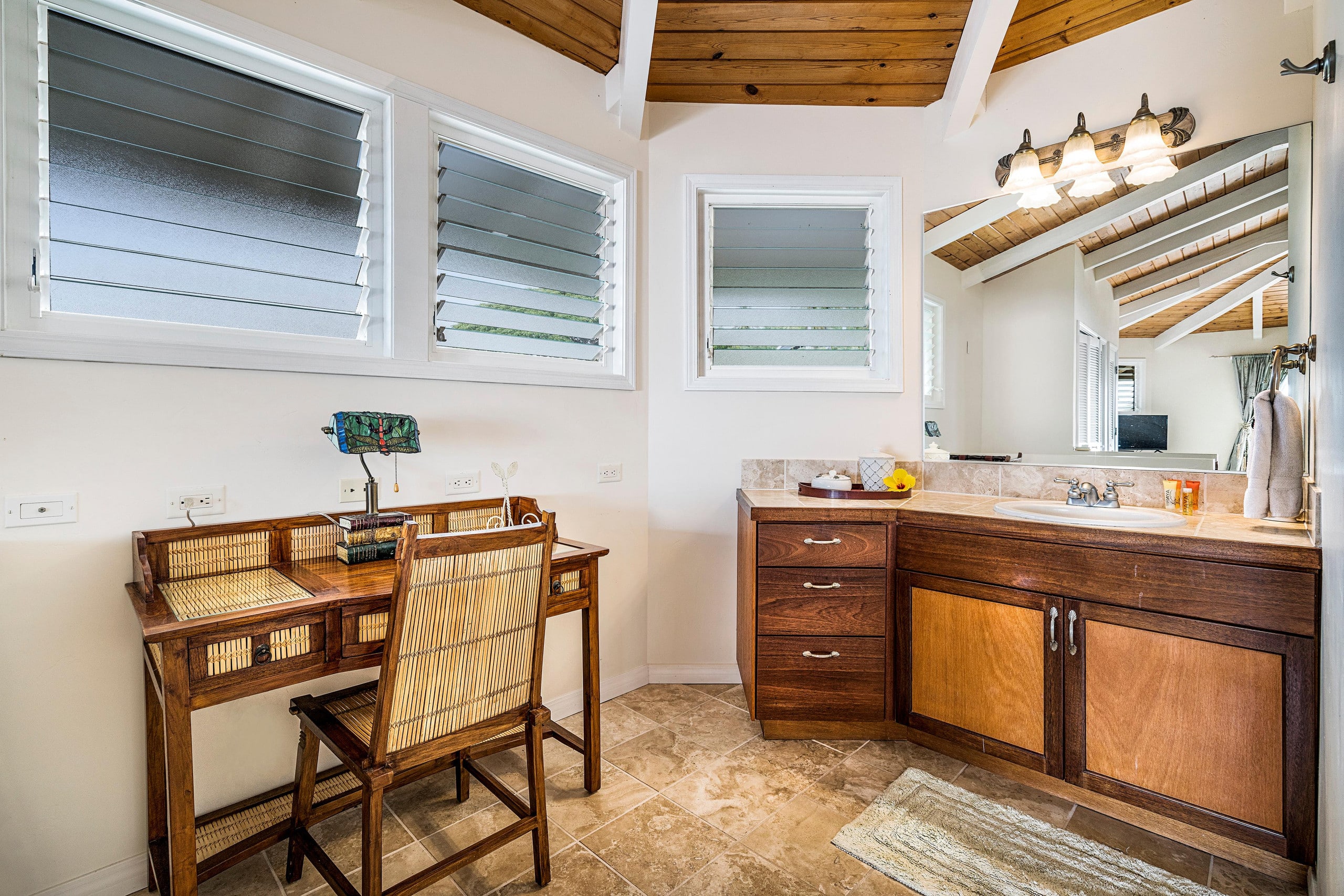 Home in Kailua-Kona · ★4.5 · 3 bedrooms · 4 beds · 2 baths - Image 35