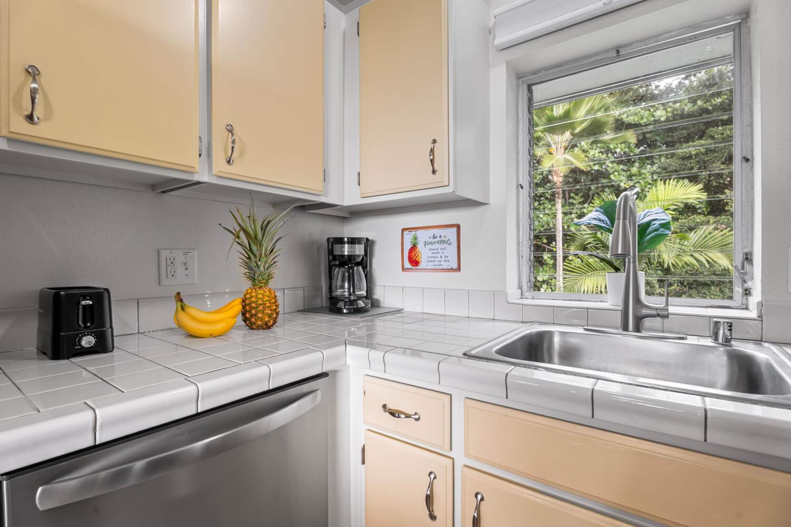 Condo in Kailua-Kona · ★4.76 · 1 bedroom · 2 beds · 2 private baths - Image 12