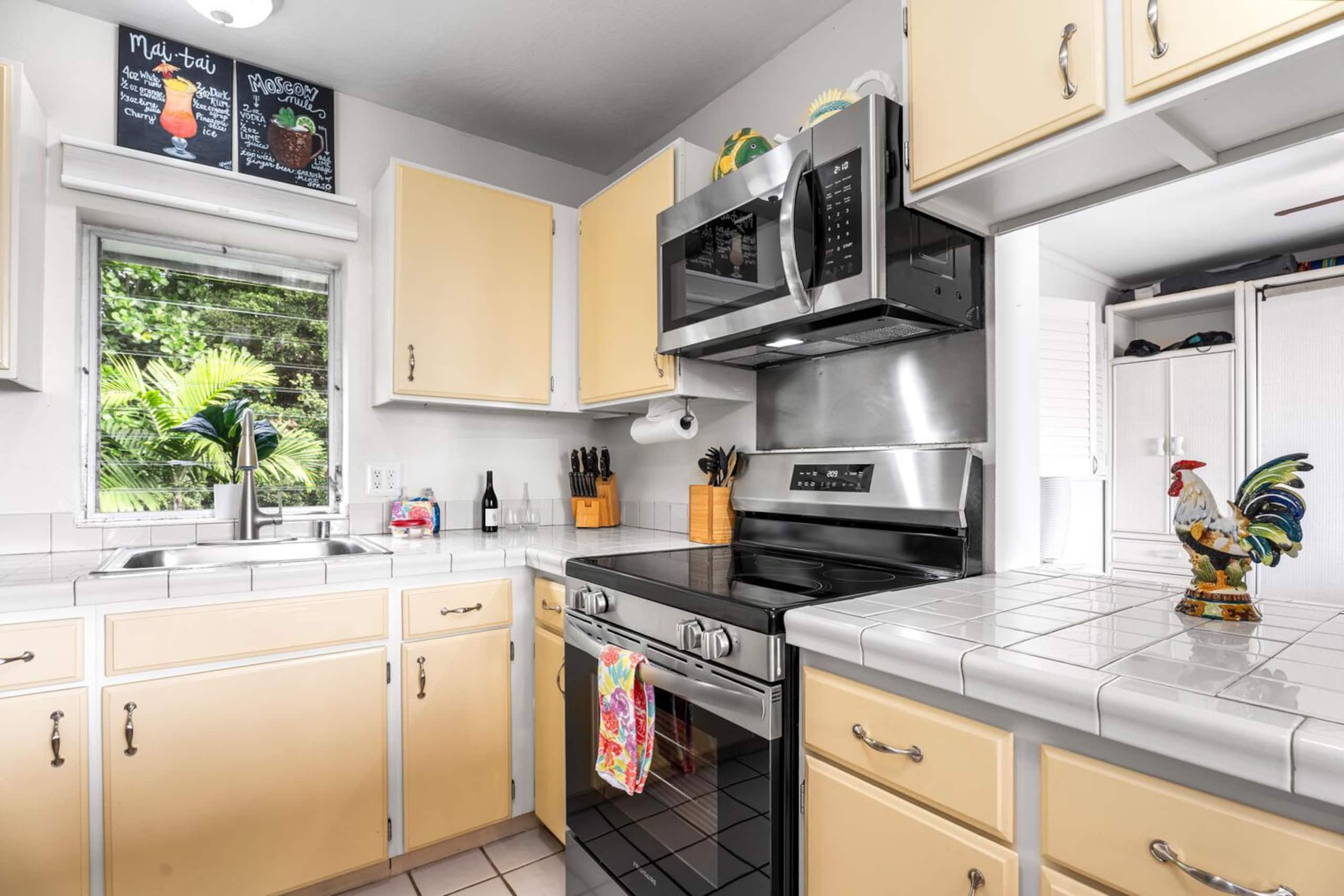 Condo in Kailua-Kona · ★4.76 · 1 bedroom · 2 beds · 2 private baths - Image 11