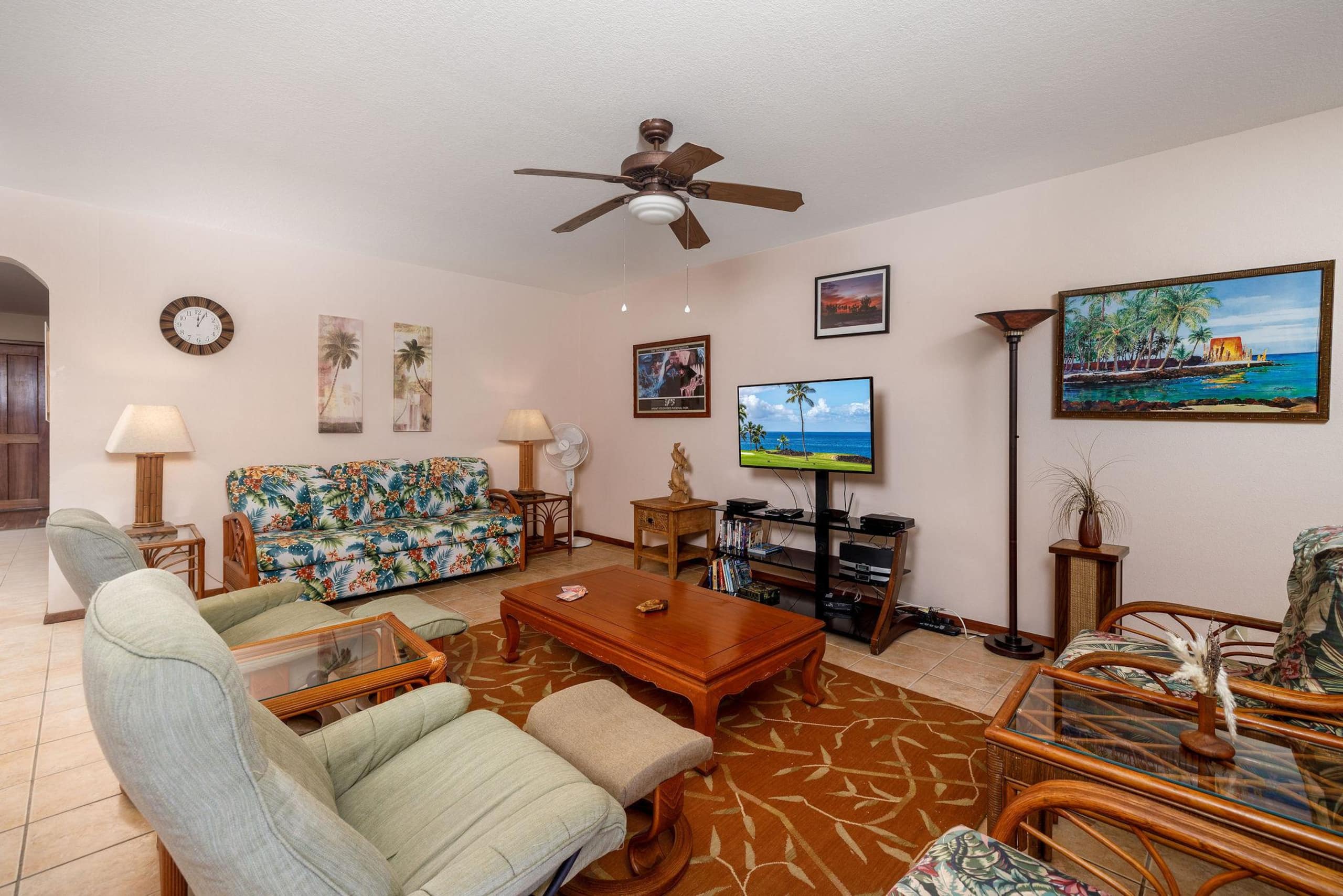 Condo in Kailua-Kona · ★4.81 · 2 bedrooms · 4 beds · 2 private baths - Image 5