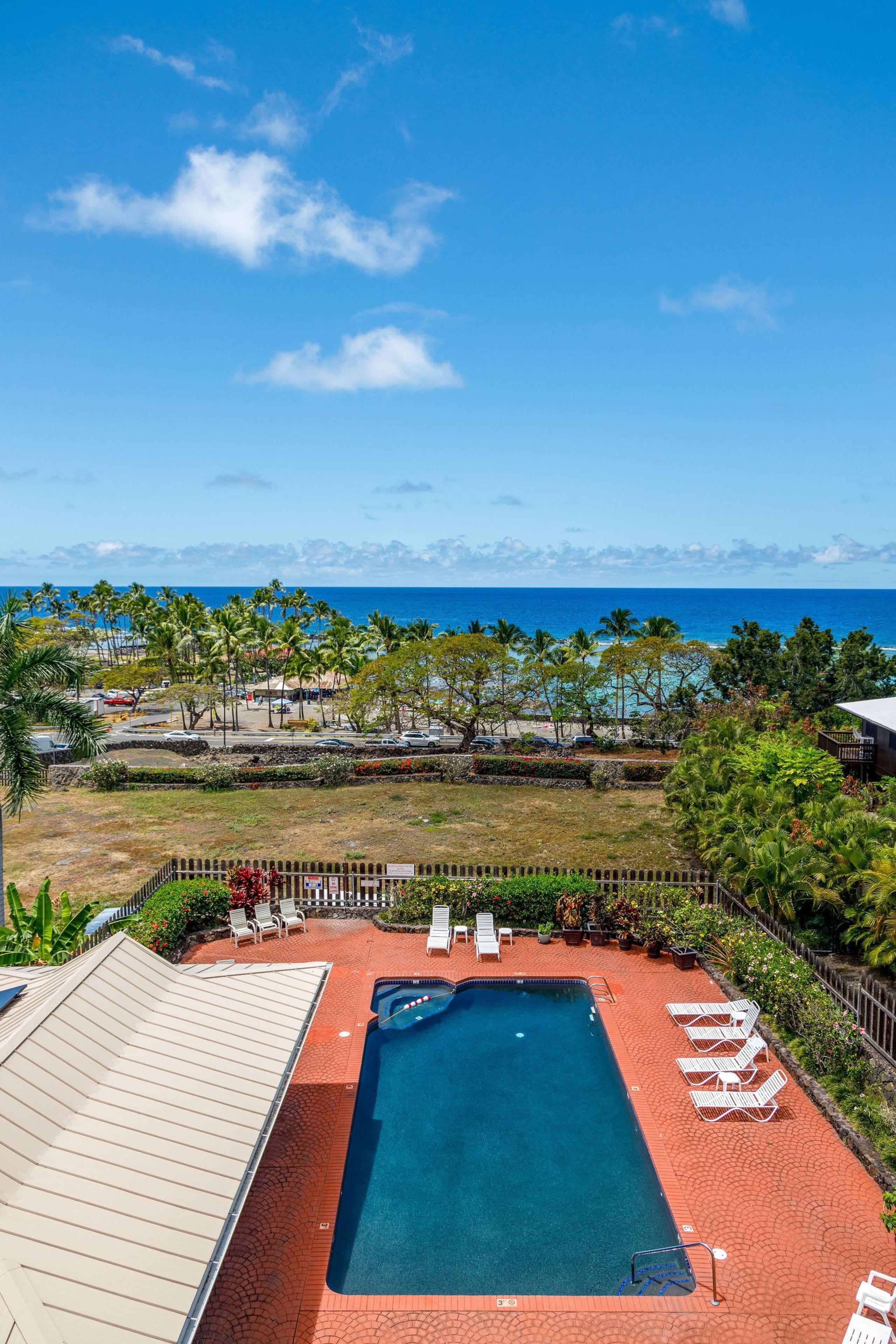 Condo in Kailua-Kona · ★4.81 · 2 bedrooms · 4 beds · 2 private baths - Image 31