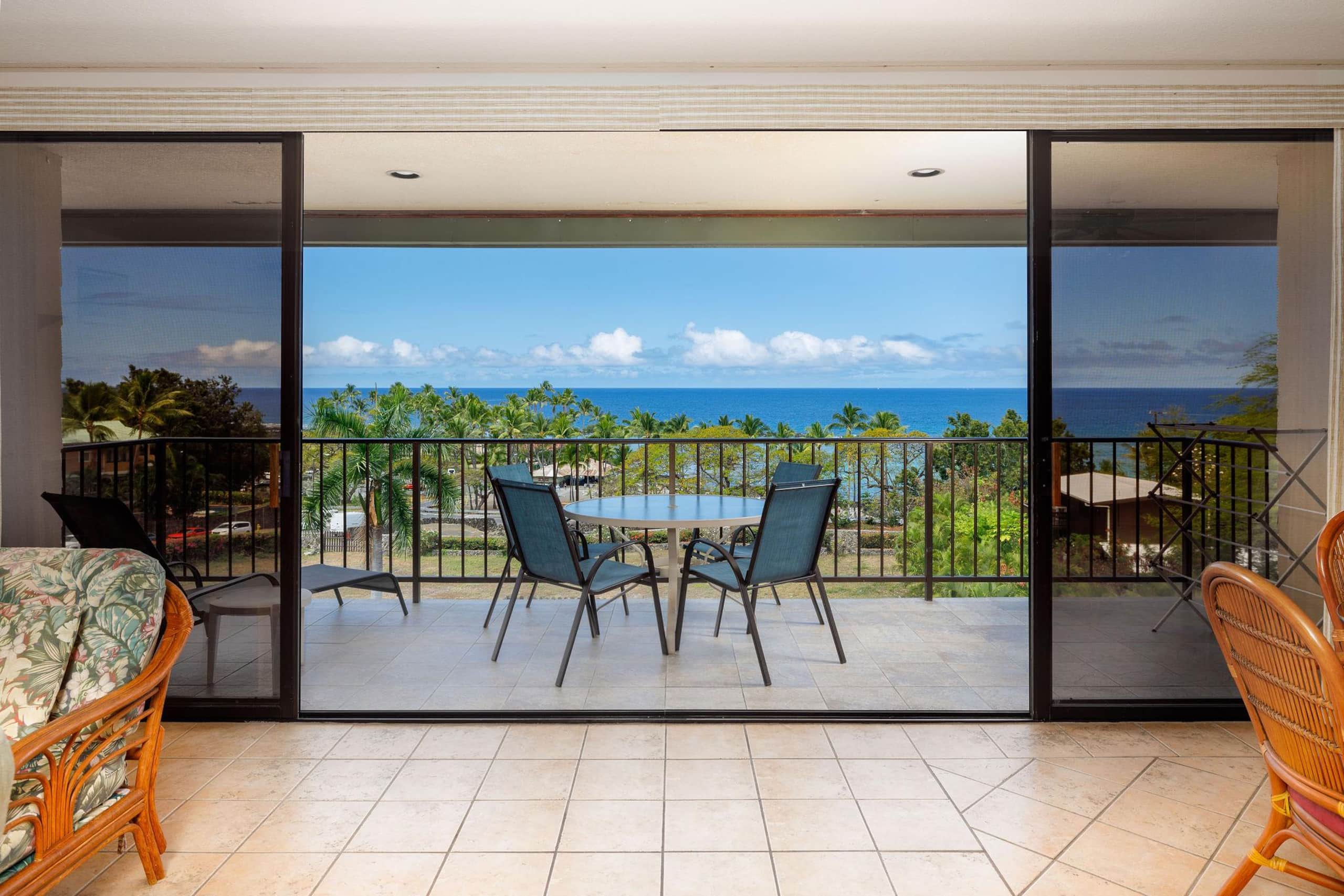 Condo in Kailua-Kona · ★4.81 · 2 bedrooms · 4 beds · 2 private baths - Image 3