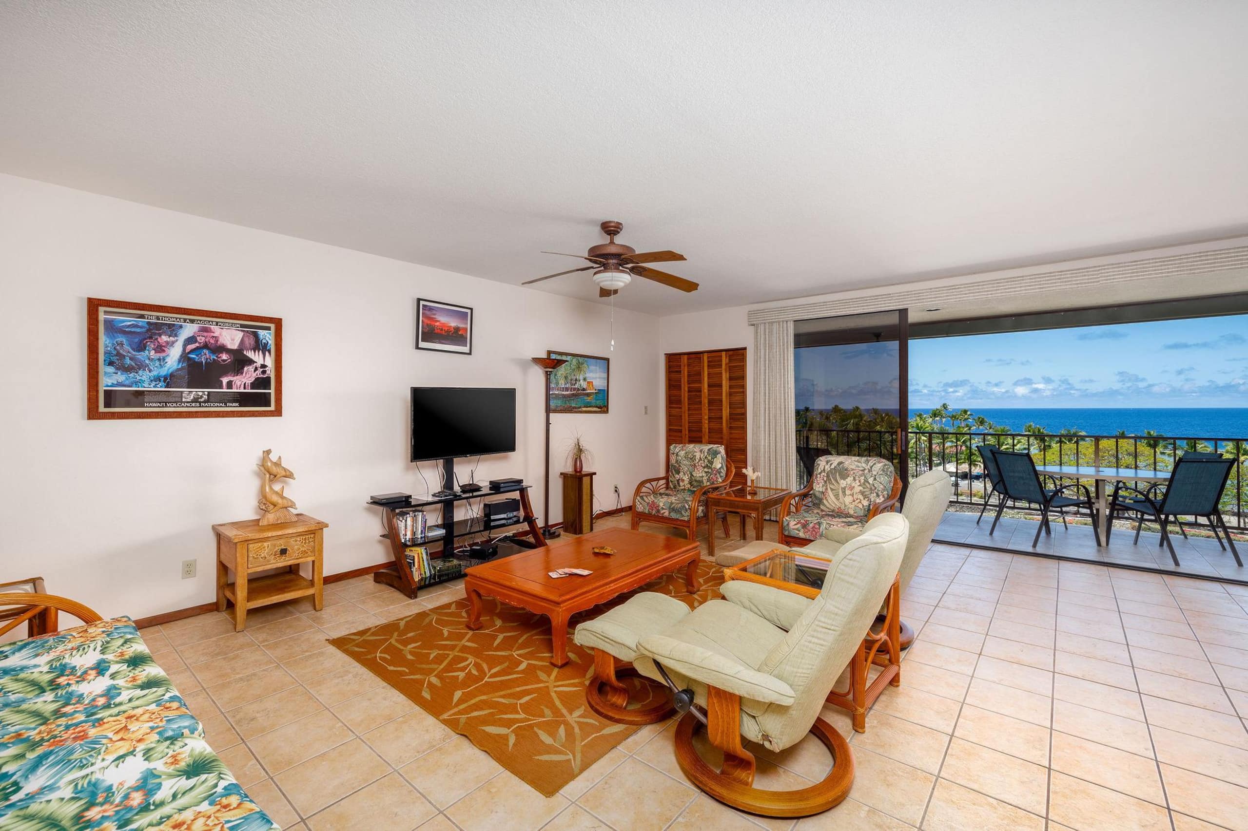 Condo in Kailua-Kona · ★4.81 · 2 bedrooms · 4 beds · 2 private baths - Image 7