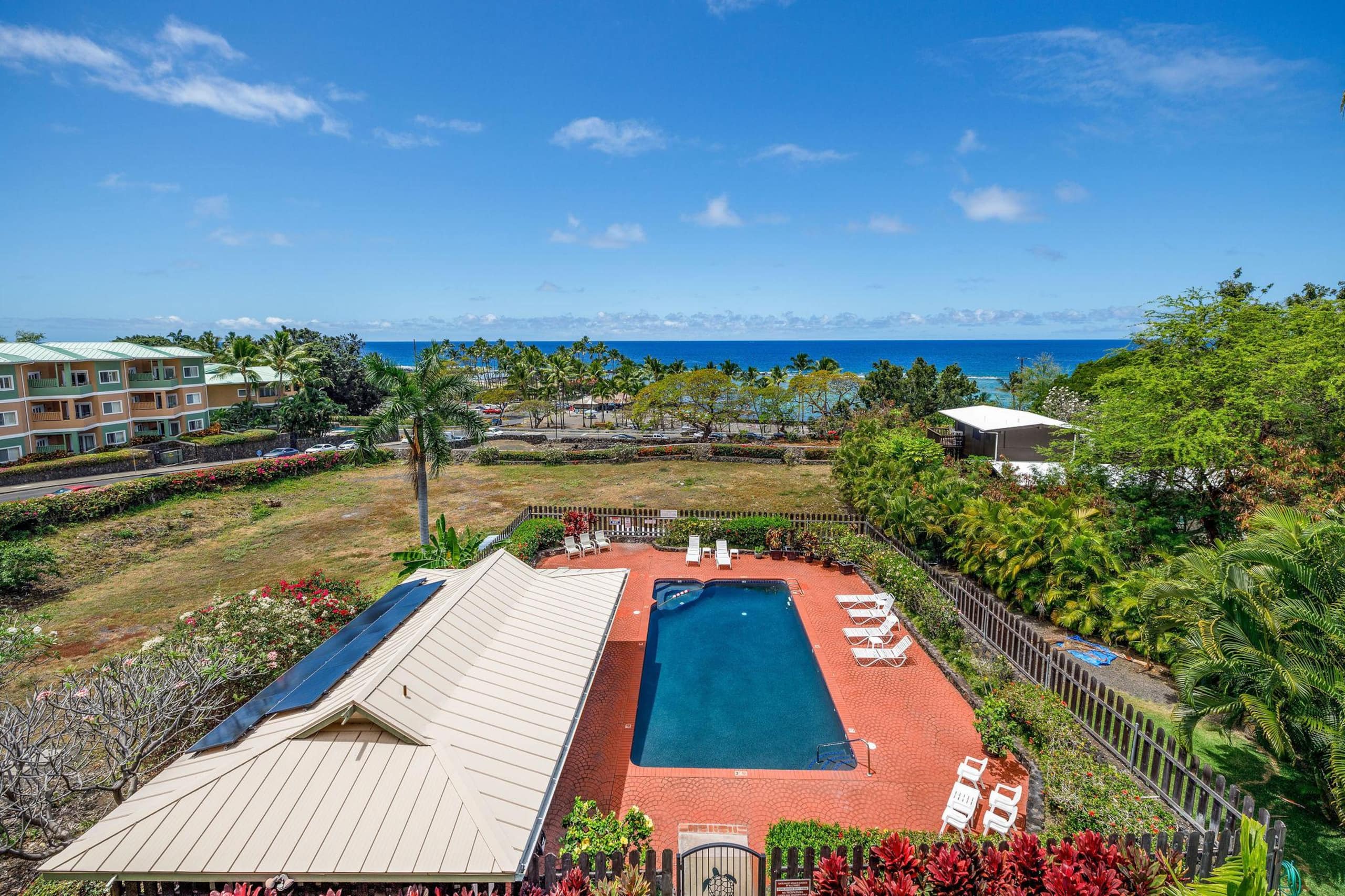 Condo in Kailua-Kona · ★4.81 · 2 bedrooms · 4 beds · 2 private baths - Image 25