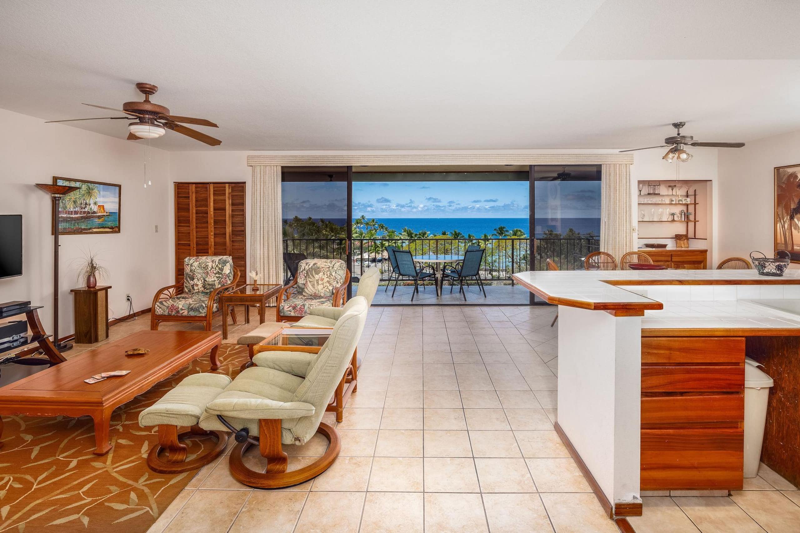 Condo in Kailua-Kona · ★4.81 · 2 bedrooms · 4 beds · 2 private baths - Image 6