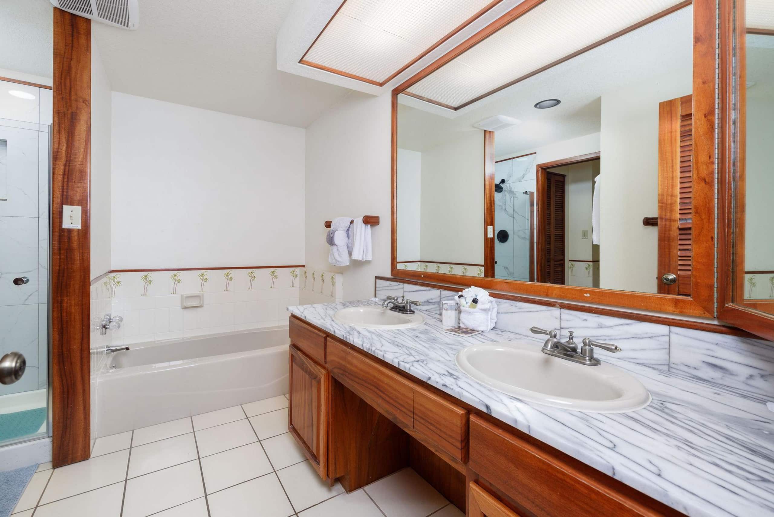 Condo in Kailua-Kona · ★4.81 · 2 bedrooms · 4 beds · 2 private baths - Image 14