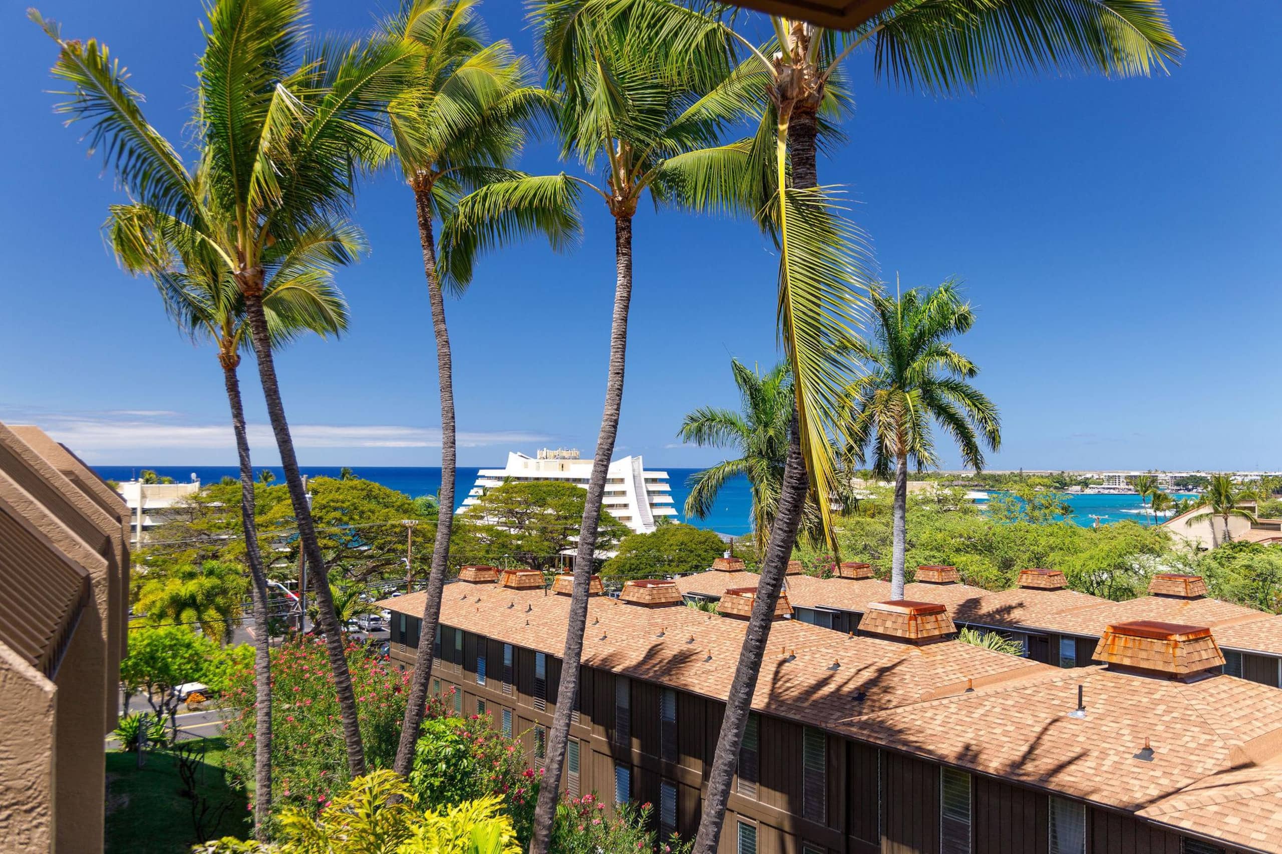 Condo in Kailua-Kona · ★4.59 · 2 bedrooms · 4 beds · 3 baths - Image 34