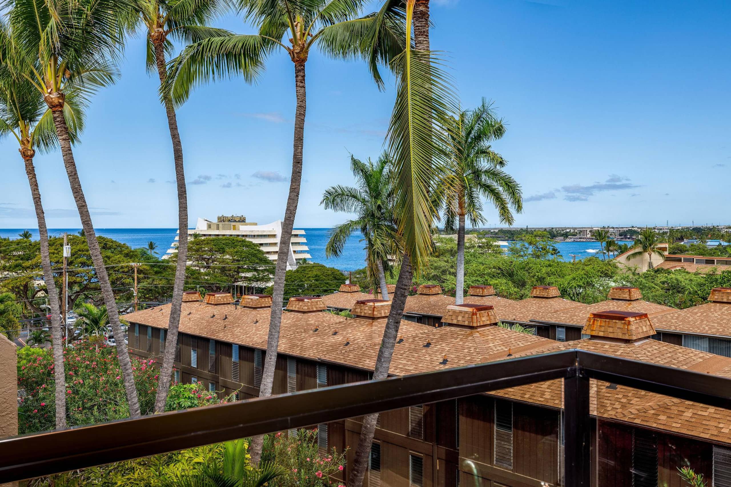 Condo in Kailua-Kona · ★4.59 · 2 bedrooms · 4 beds · 3 baths - Image 27