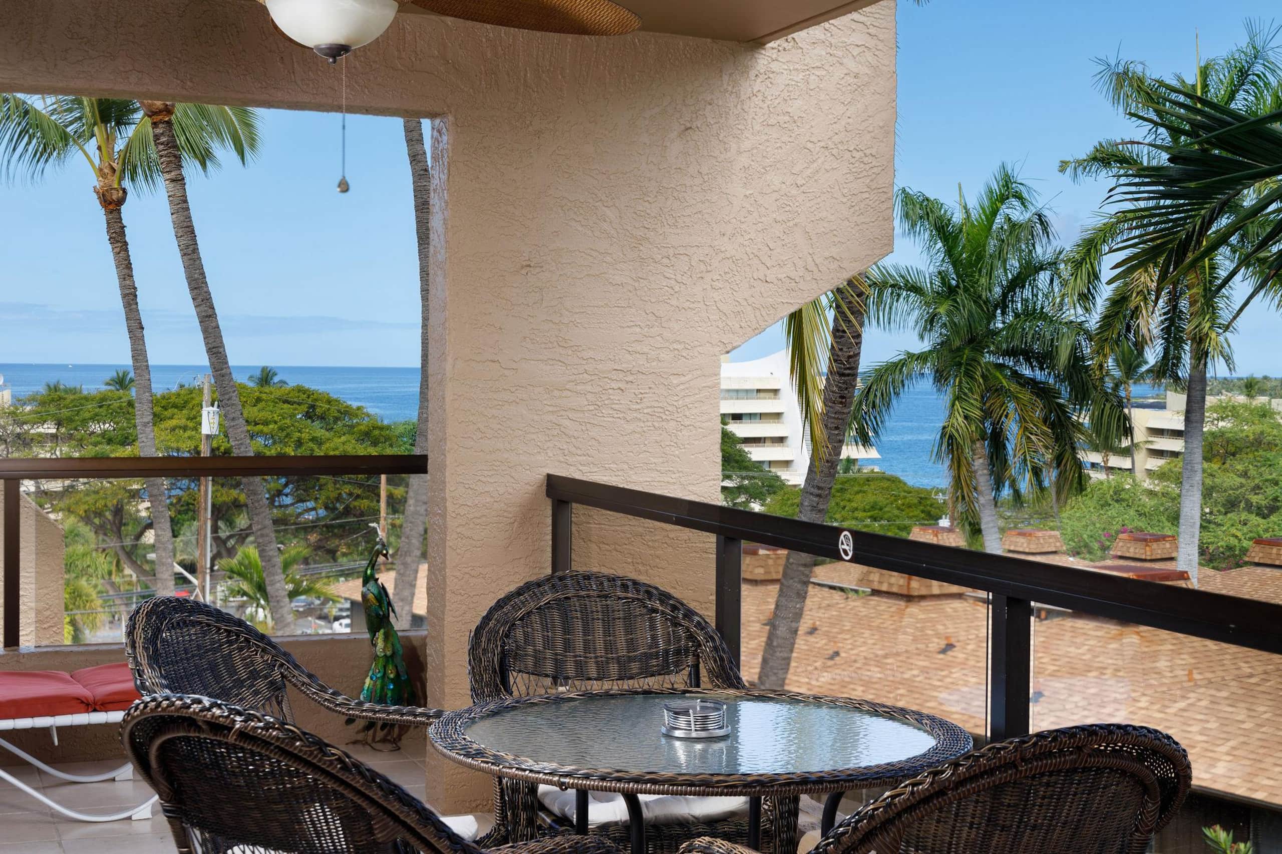 Condo in Kailua-Kona · ★4.59 · 2 bedrooms · 4 beds · 3 baths - Image 3