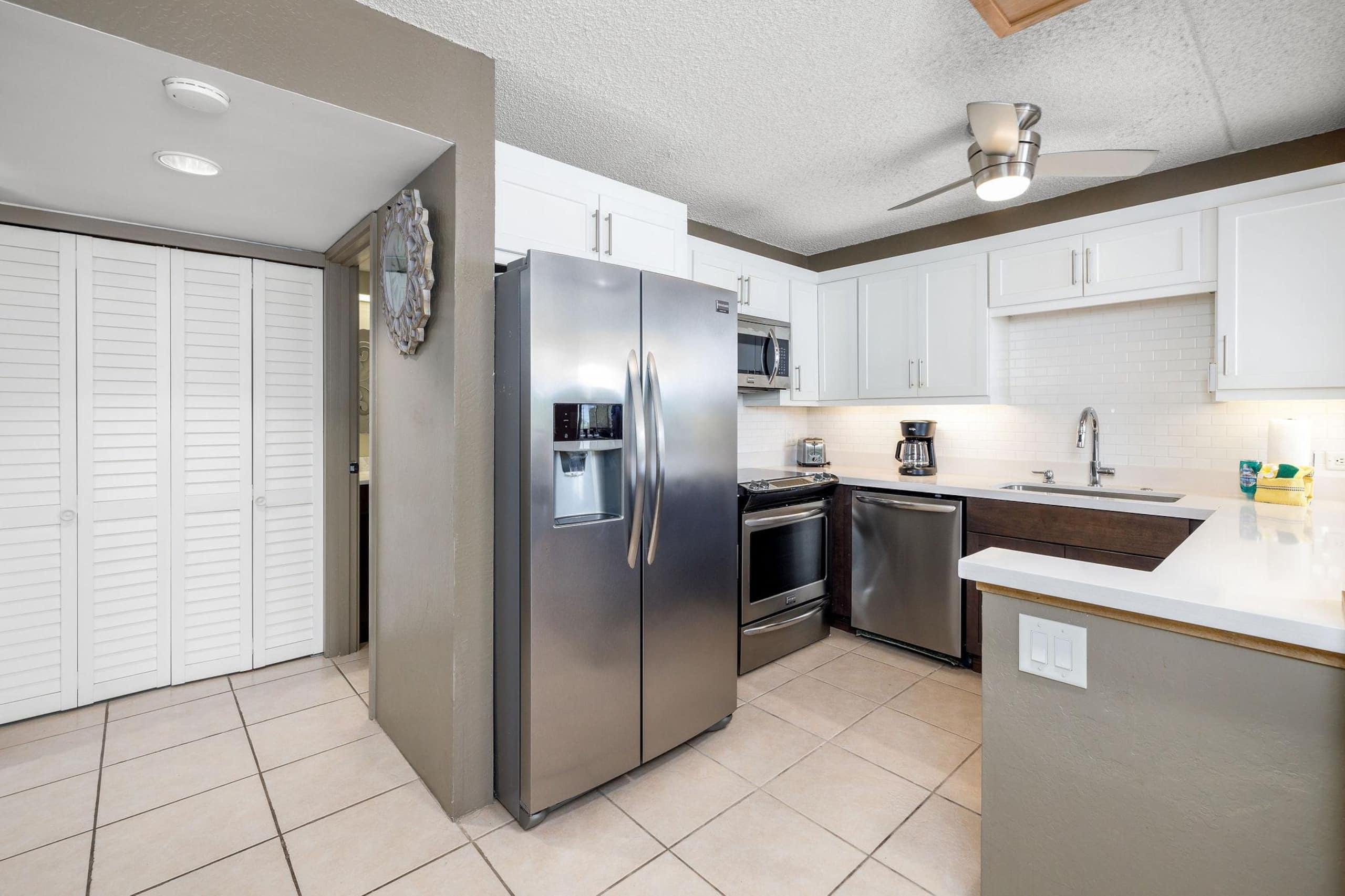 Condo in Kailua-Kona · ★4.59 · 2 bedrooms · 4 beds · 3 baths - Image 11