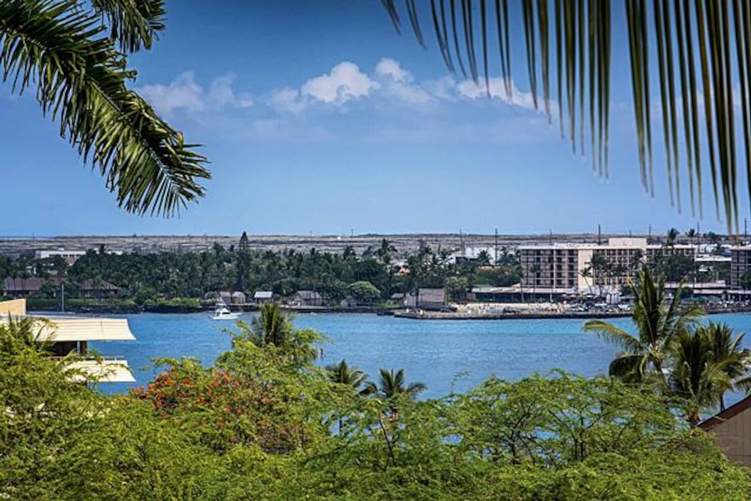 Condo in Kailua-Kona · ★4.59 · 2 bedrooms · 4 beds · 3 baths - Image 2