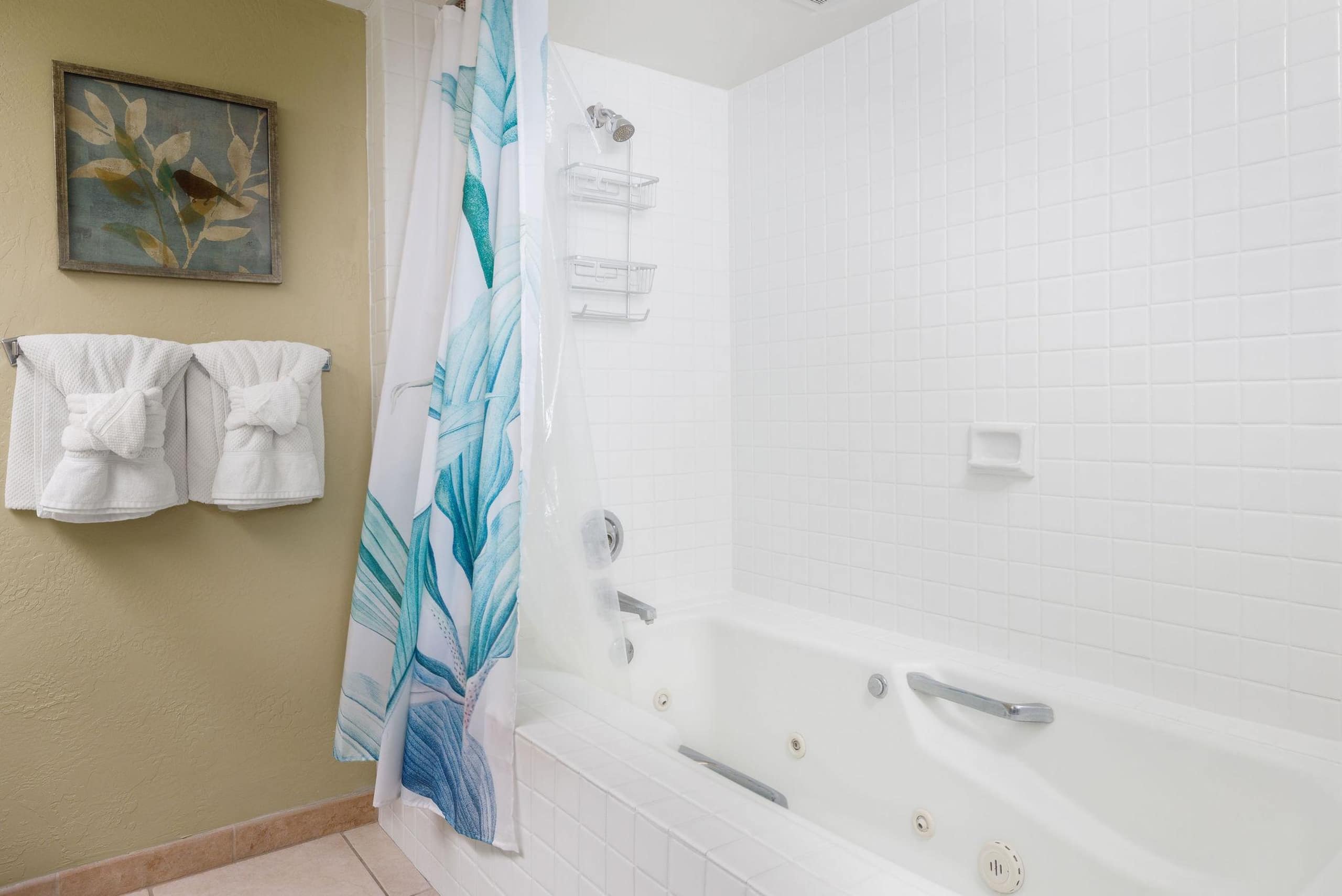 Condo in Kailua-Kona · ★4.59 · 2 bedrooms · 4 beds · 3 baths - Image 17