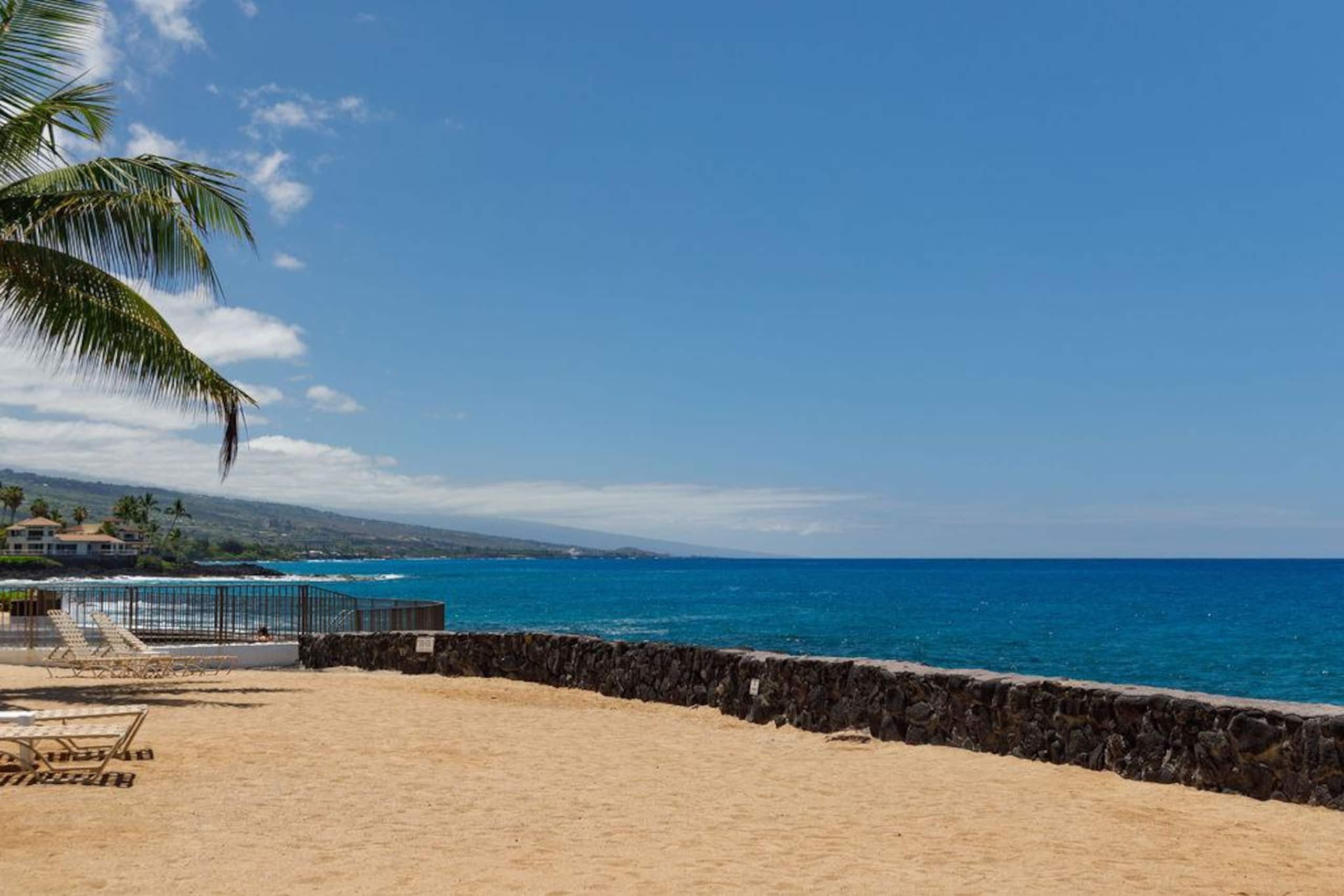 Condo in Kailua-Kona · ★4.94 · 2 bedrooms · 2 beds · 2 baths - Image 30