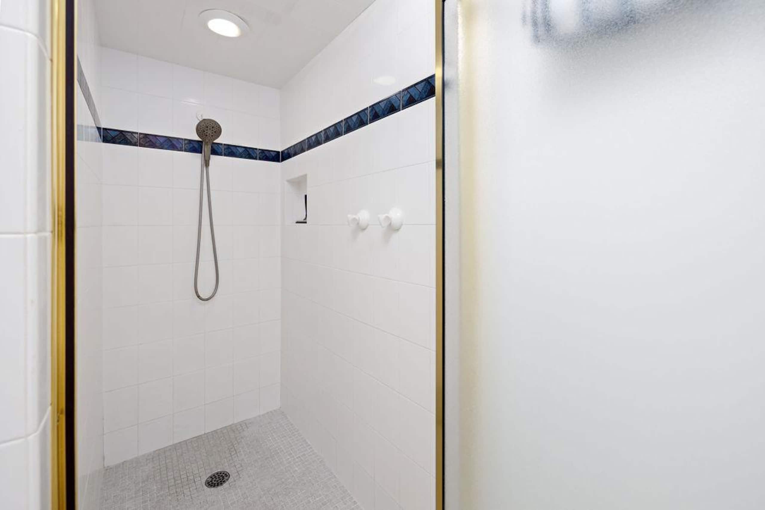 Condo in Kailua-Kona · ★4.94 · 2 bedrooms · 2 beds · 2 baths - Image 9