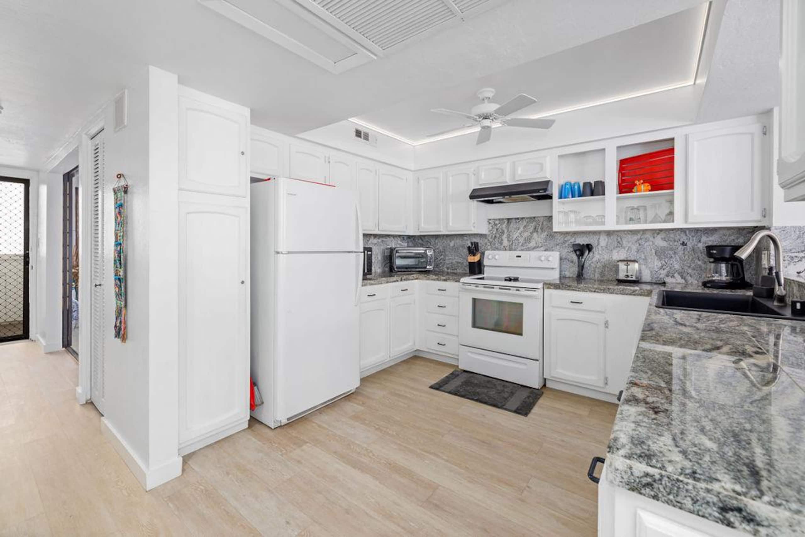Condo in Kailua-Kona · ★4.94 · 2 bedrooms · 2 beds · 2 baths - Image 14