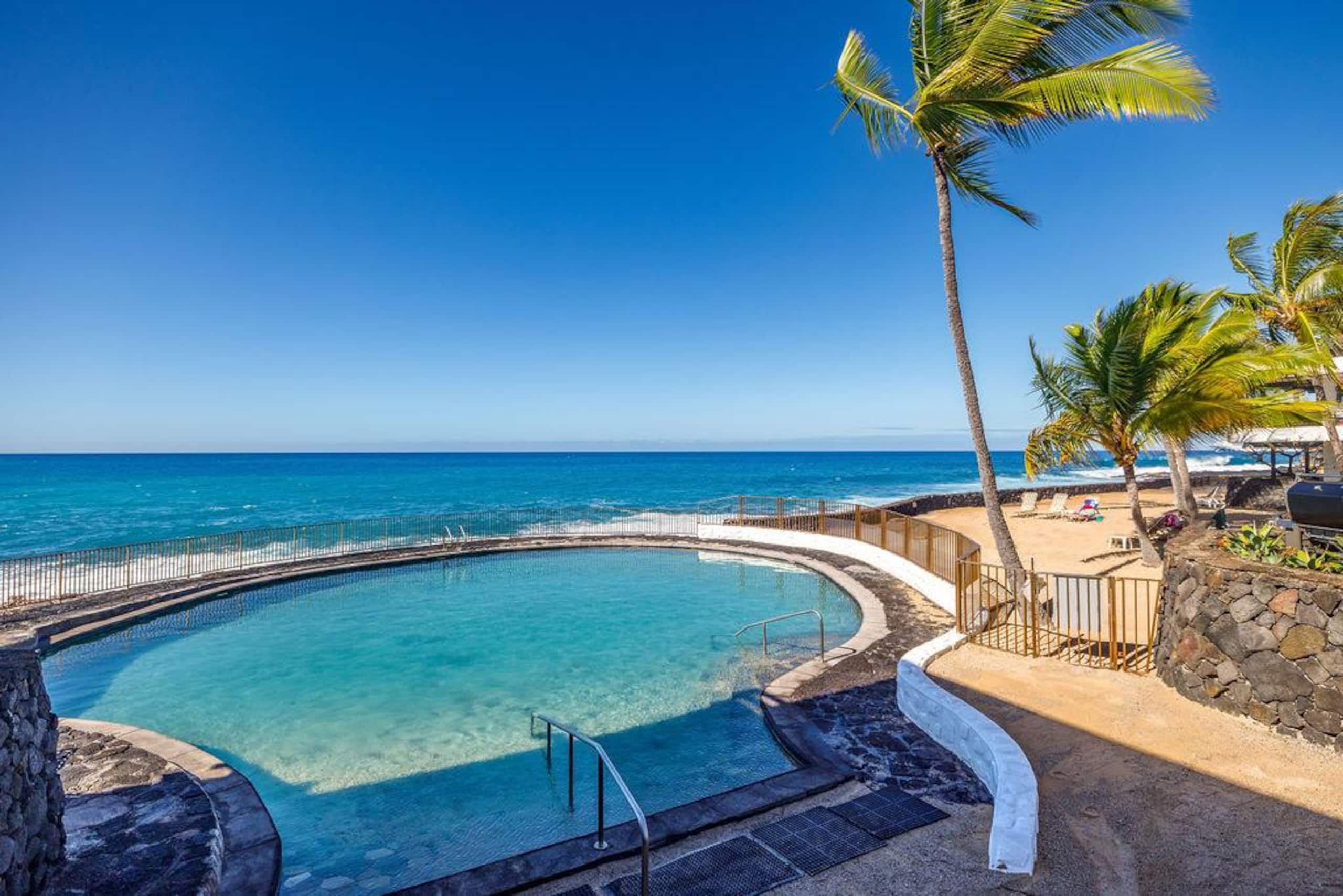 Condo in Kailua-Kona · ★4.94 · 2 bedrooms · 2 beds · 2 baths - Image 1