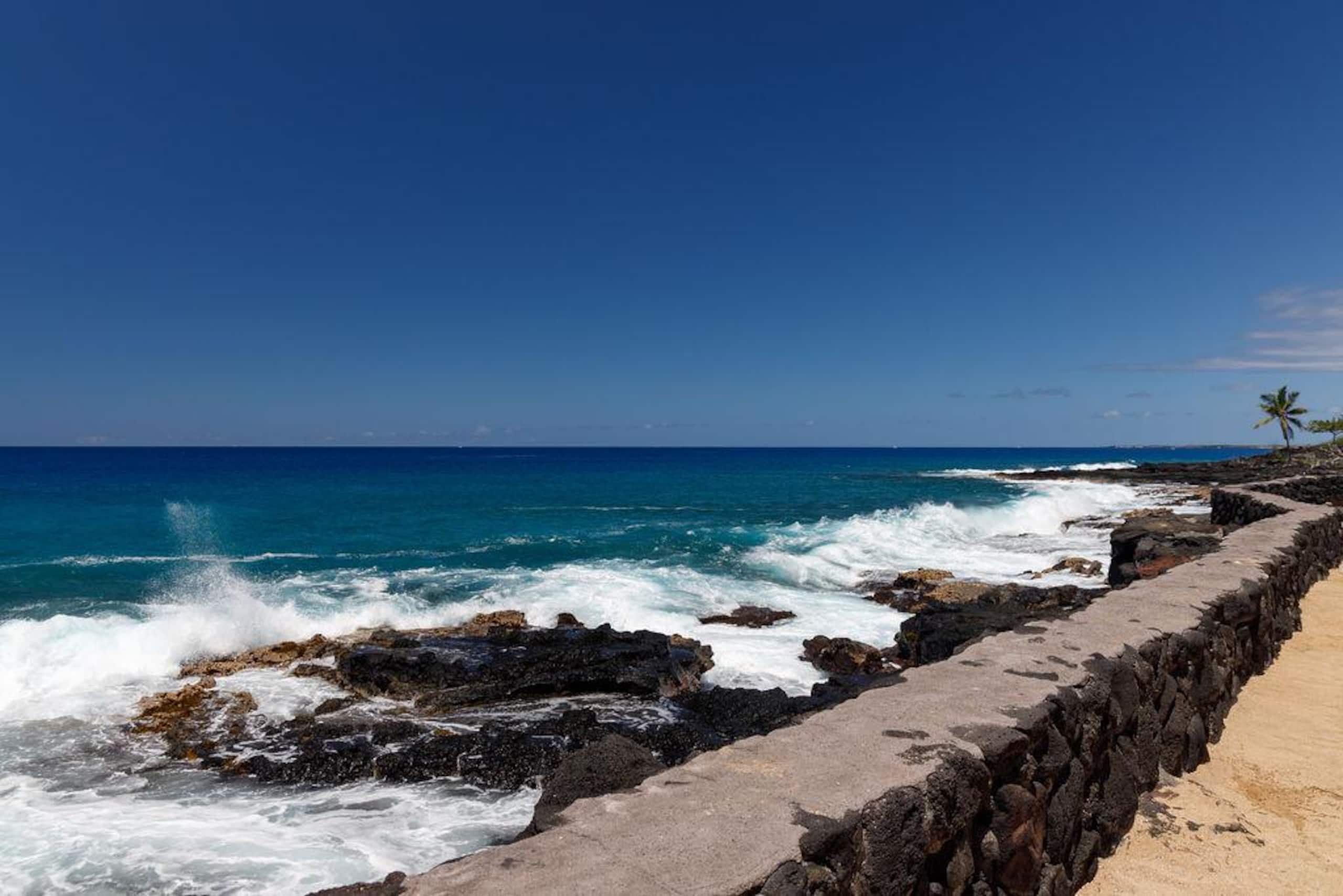 Condo in Kailua-Kona · ★4.94 · 2 bedrooms · 2 beds · 2 baths - Image 27
