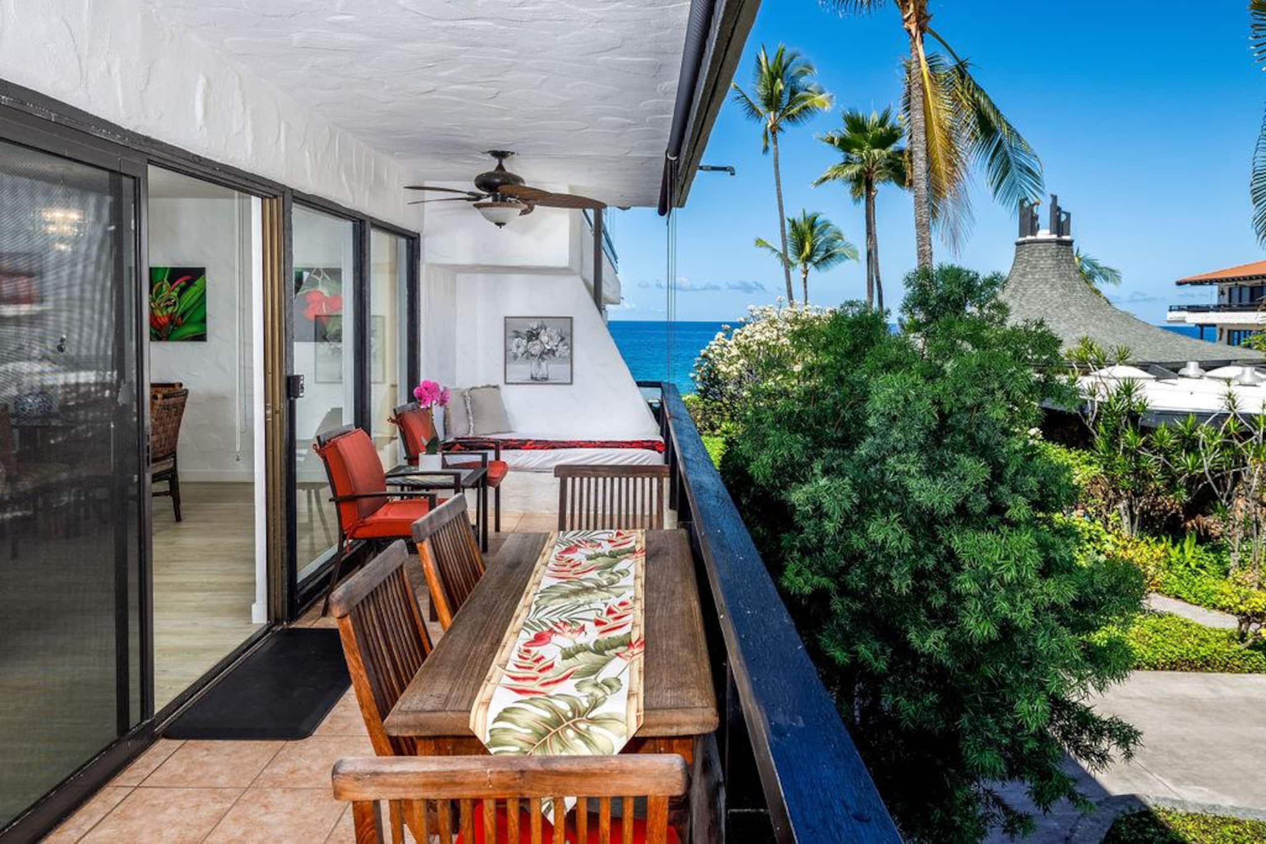 Condo in Kailua-Kona · ★4.94 · 2 bedrooms · 2 beds · 2 baths - Image 2