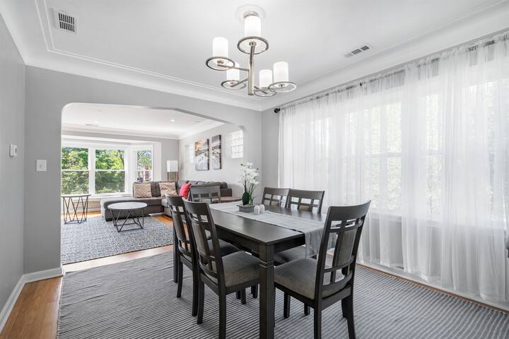 Peaceful Oasis – Captivating Six-Bedroom Escape gallery image 4