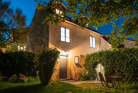 Enchanting 4 Bdr Villa Close to Medieval Cathedral