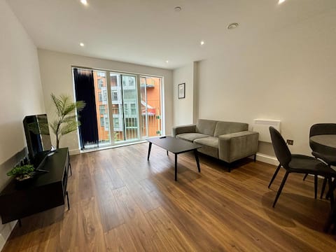 Chic 1 Bed Nr Ascot, Windsor & Bracknell Station