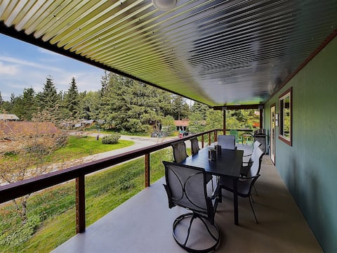 Updated Home Near Mendenhall Glacier w/ Large Deck