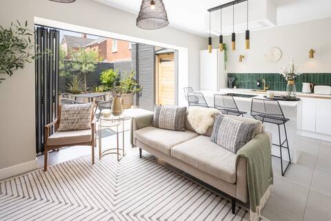 Host & Stay | The School House