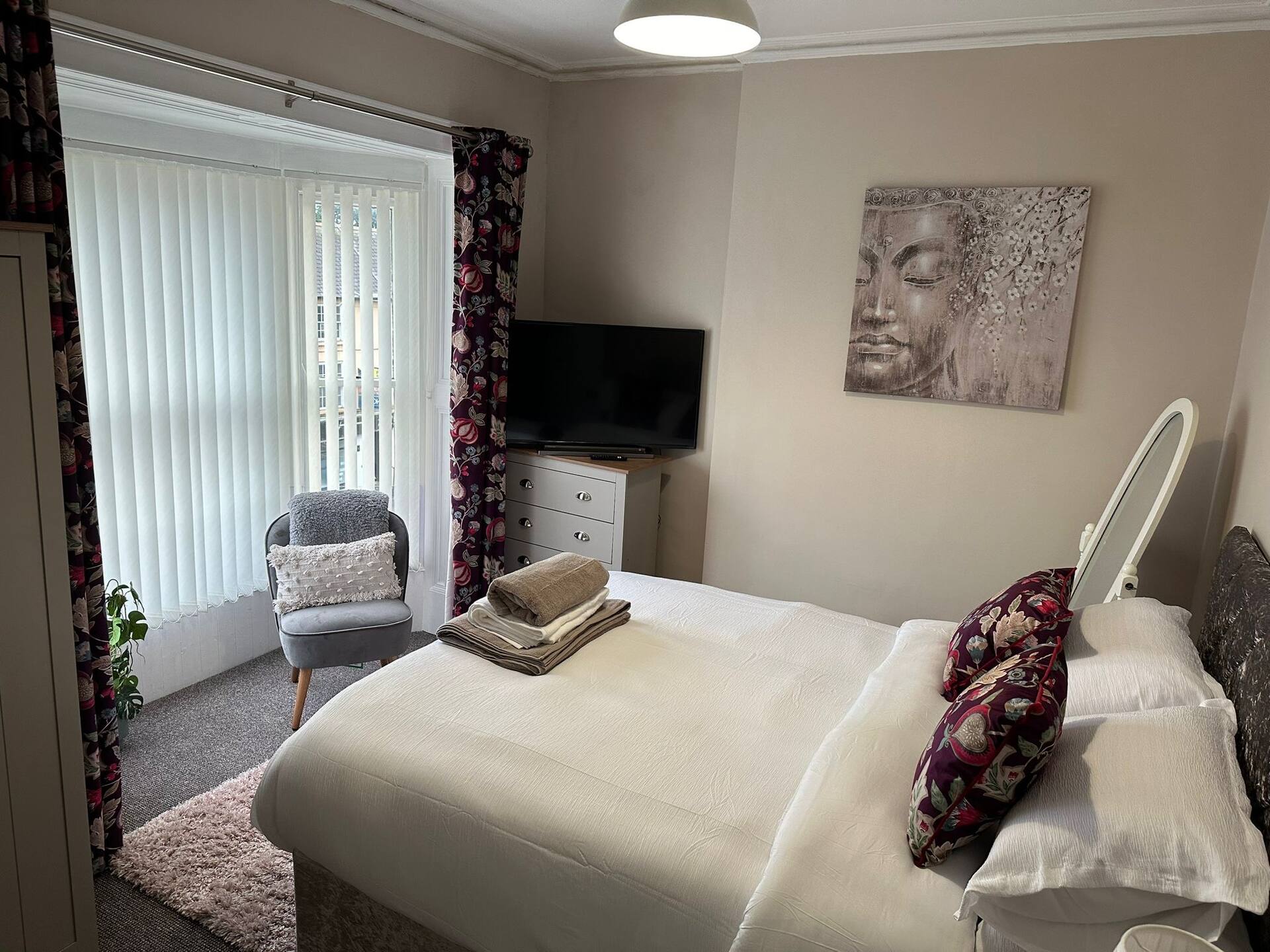 2 Bed Flat - Sleeps 4 Antrim town centre