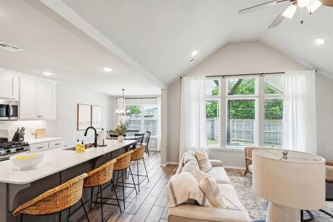 Beautiful new home in Stone Creek!