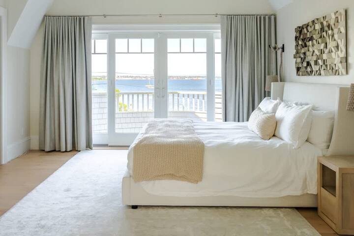 Island Escape by Stay Newport gallery image 2