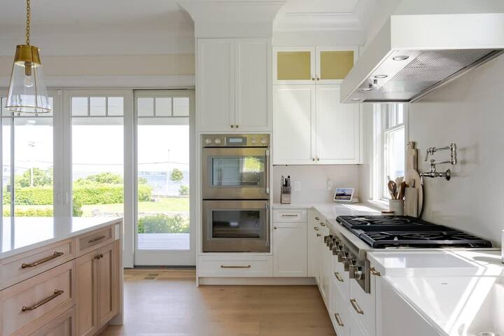 Island Escape by Stay Newport gallery image 3