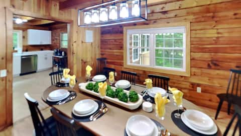 Luxe Log Cabin. Waterview & Private.