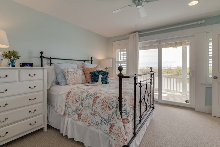 חדר שינה קווין ברמה בינונית עם אמבטיה צמודה מלאה