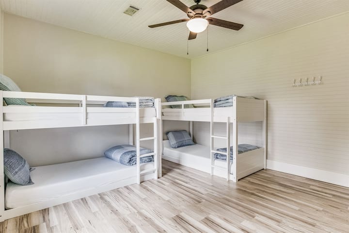 2 kreveta na kat s 4 odvojena kreveta