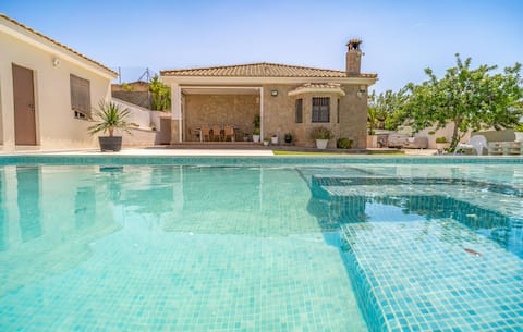 Nice home in Arcos de la Frontera