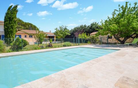 Awesome home in Saint-Siffret with WiFi