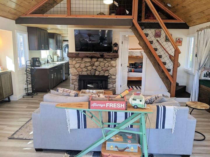 Camp Malarki 2 Cabins, Gated Yard, Kids Play Area - Idyllwild-Pine Cove, CA