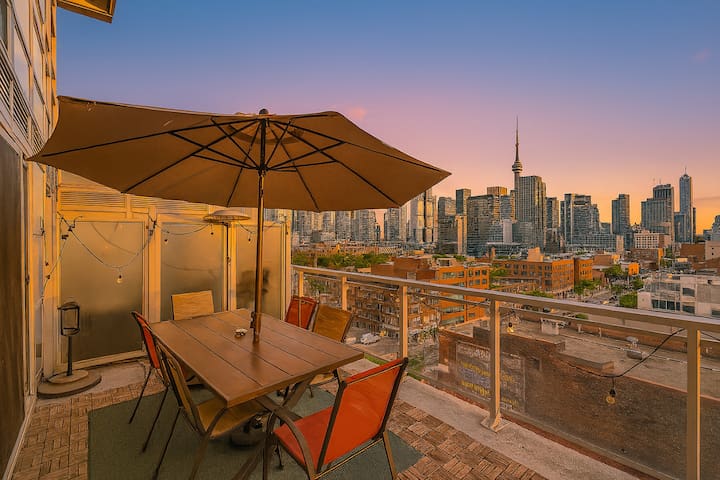 Stunning CN Tower View – 3 Beds – Outdoor Dining