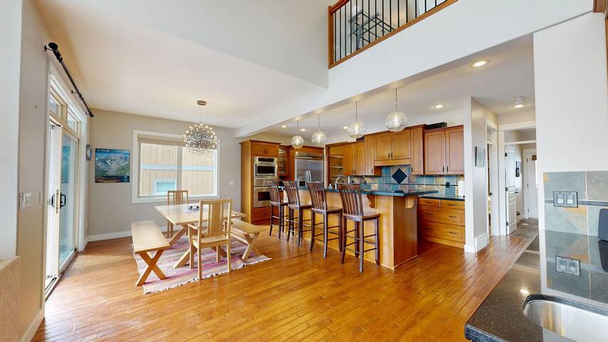 3 Peaks Rentals Ltd. managed Airbnb listing 1