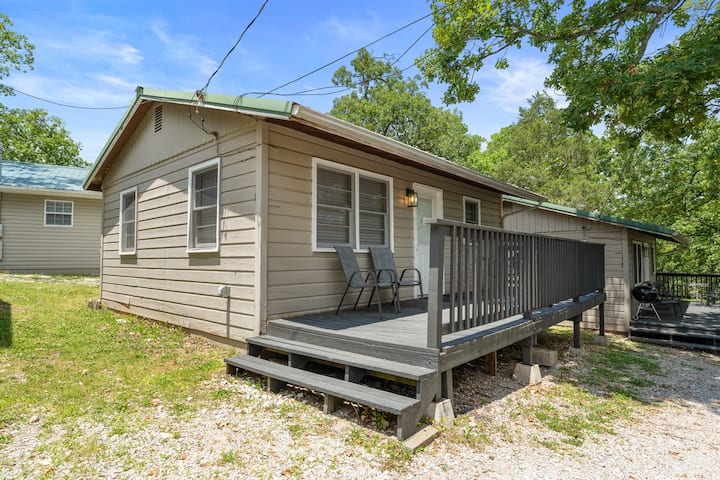 Lakefront 2br Cabin W/ Pool + Swim & Boat Dock - Kimberling City, MO