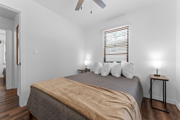 Завршете го денот во мир, опкружени со мирни и удобни вибрации.