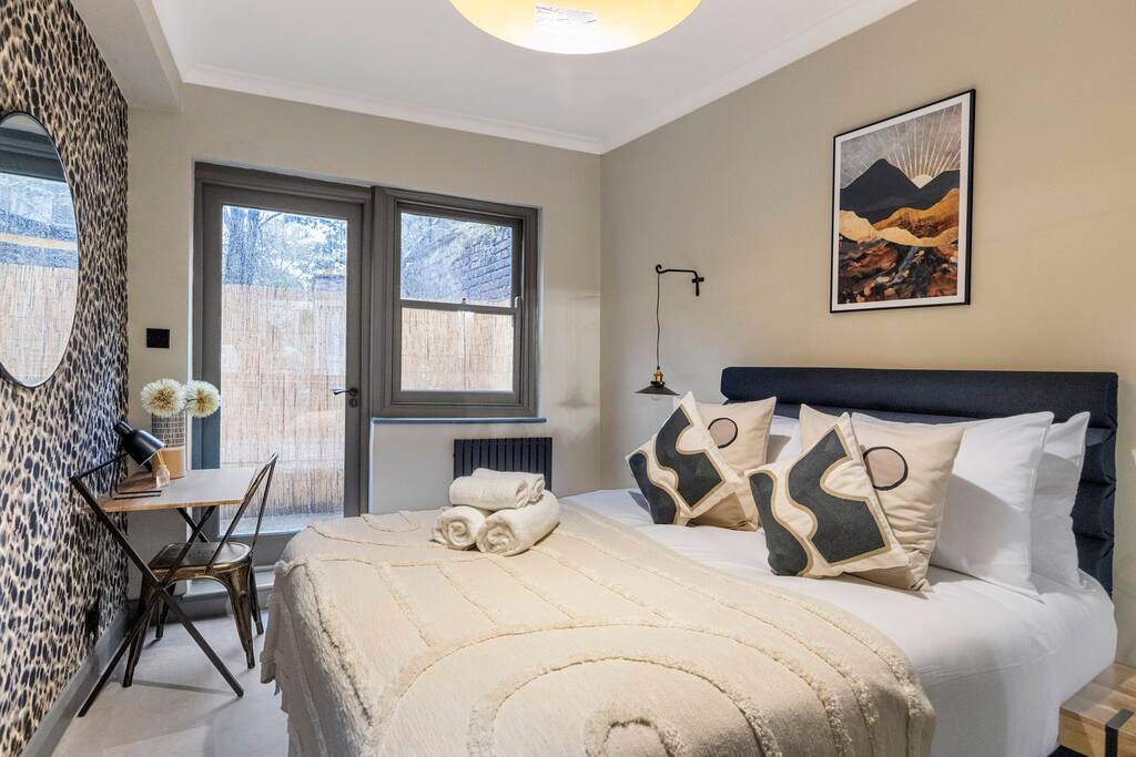 Step into relaxation at the Modern & Funky Games Room & Sauna retreat. This stylish space features a comfy bed, perfect for unwinding after a fun-filled day of games and relaxation in the sauna.