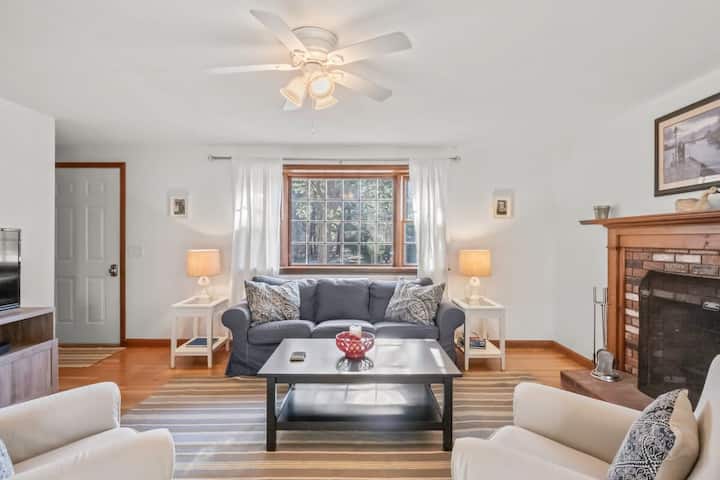Seaside Charm: Perfect Getaway - Wellfleet, MA