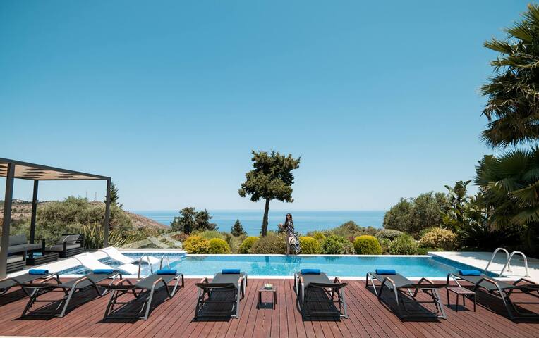 Blue Skyline Magnificent Villa, By Hellocrete