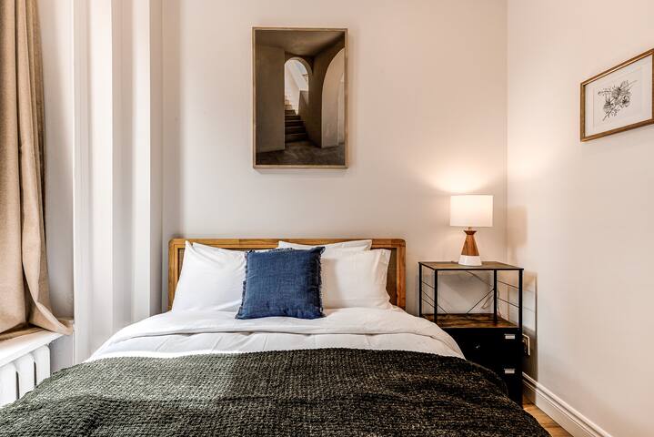 North House Historic Two Bedroom Facing Parliament gallery image 5