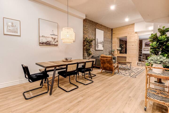 North House Bohemian Vieux Quebec Two Bedroom gallery image 2