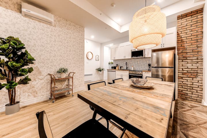 North House Bohemian Vieux Quebec Two Bedroom gallery image 4