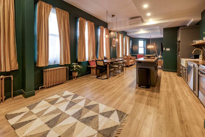 North House Majestic 3-Bedroom Designer Apartment gallery image 3