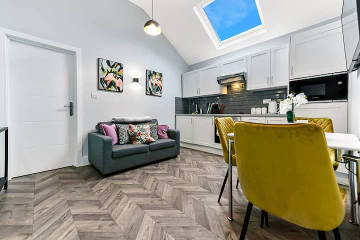 Modern Apartment - Hassle Free  - Easy Transport! - Romford