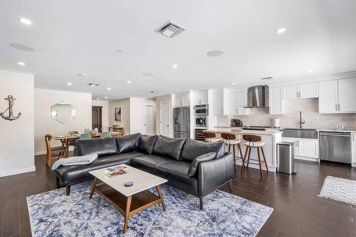 Modern intracoastal paradise gallery image 4